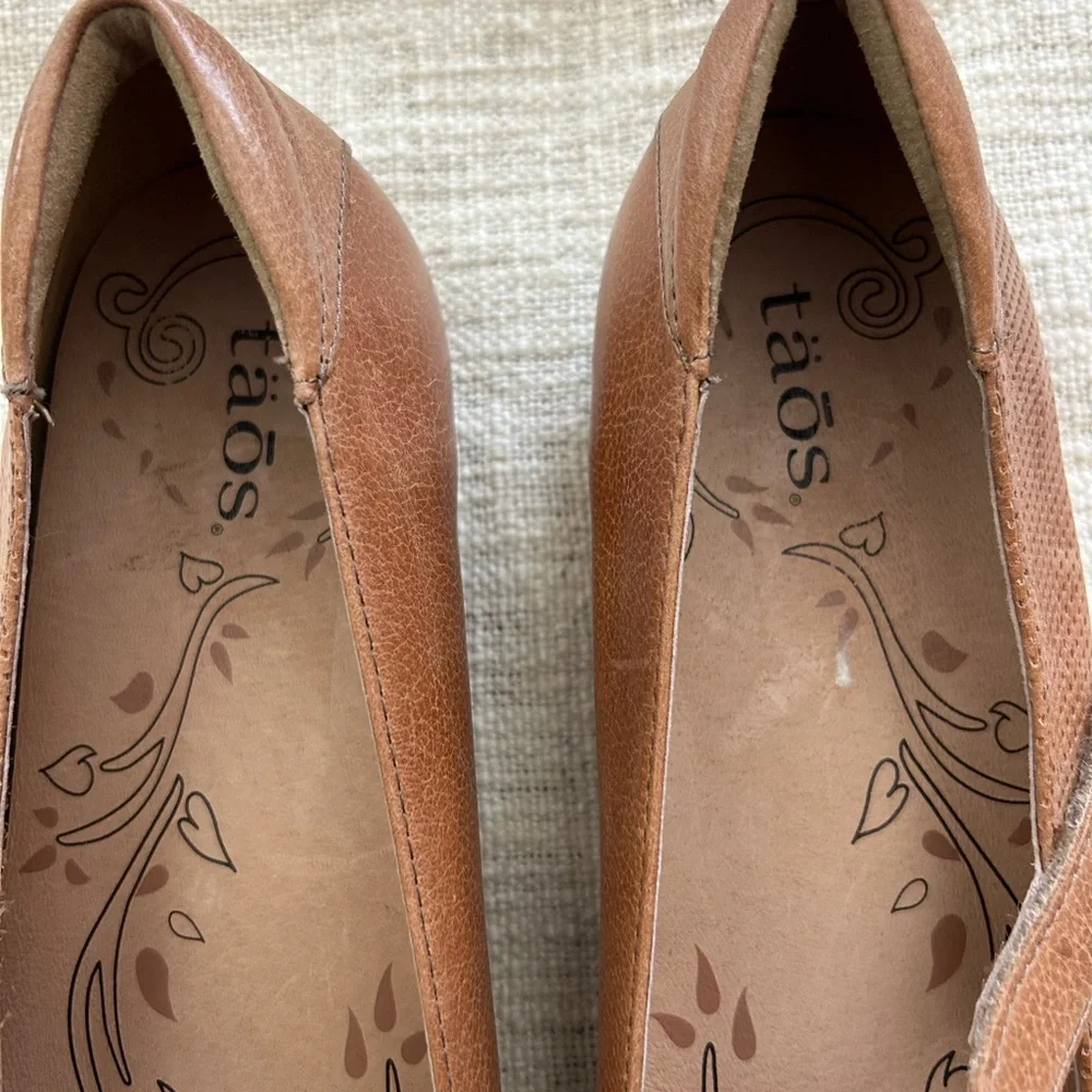 Taos Footwear Scamp Tan Brown Leather Mary Jane Flats with Strap